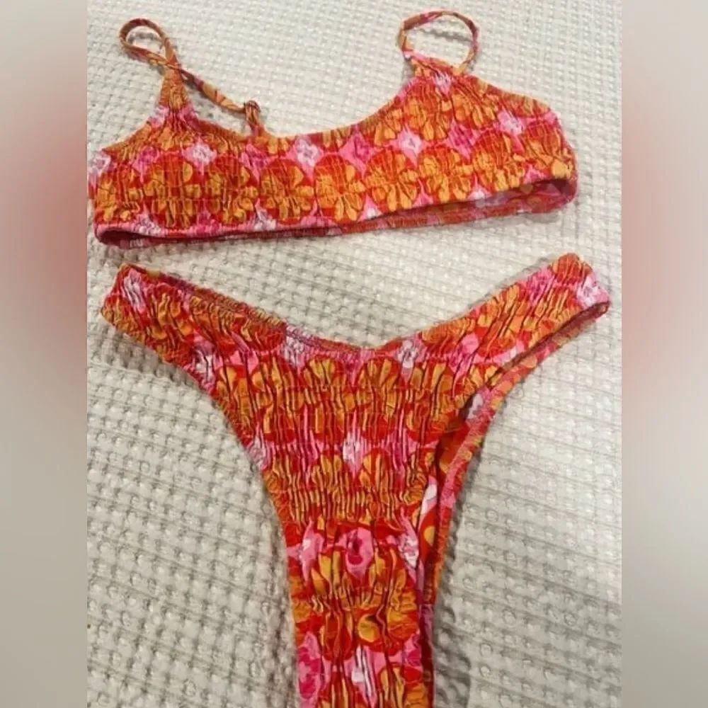 VOLAFA Triangle Smocked Textured bikini - Picture 3 of 6